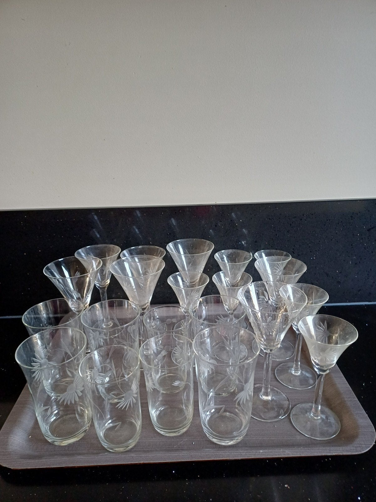 Glazen op voet en frisdrank glazen, Huis en Inrichting, Ophalen, Glas, Overige stijlen, Glas of Glazen