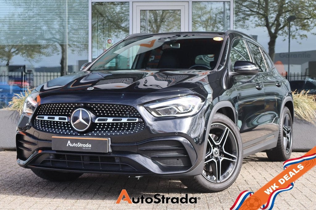 Mercedes GLA 180 AMG-Line 136pk | Cruise | Climate | Navigat, Gebruikt, 4 cilinders, Met garantie (alle), Zwart