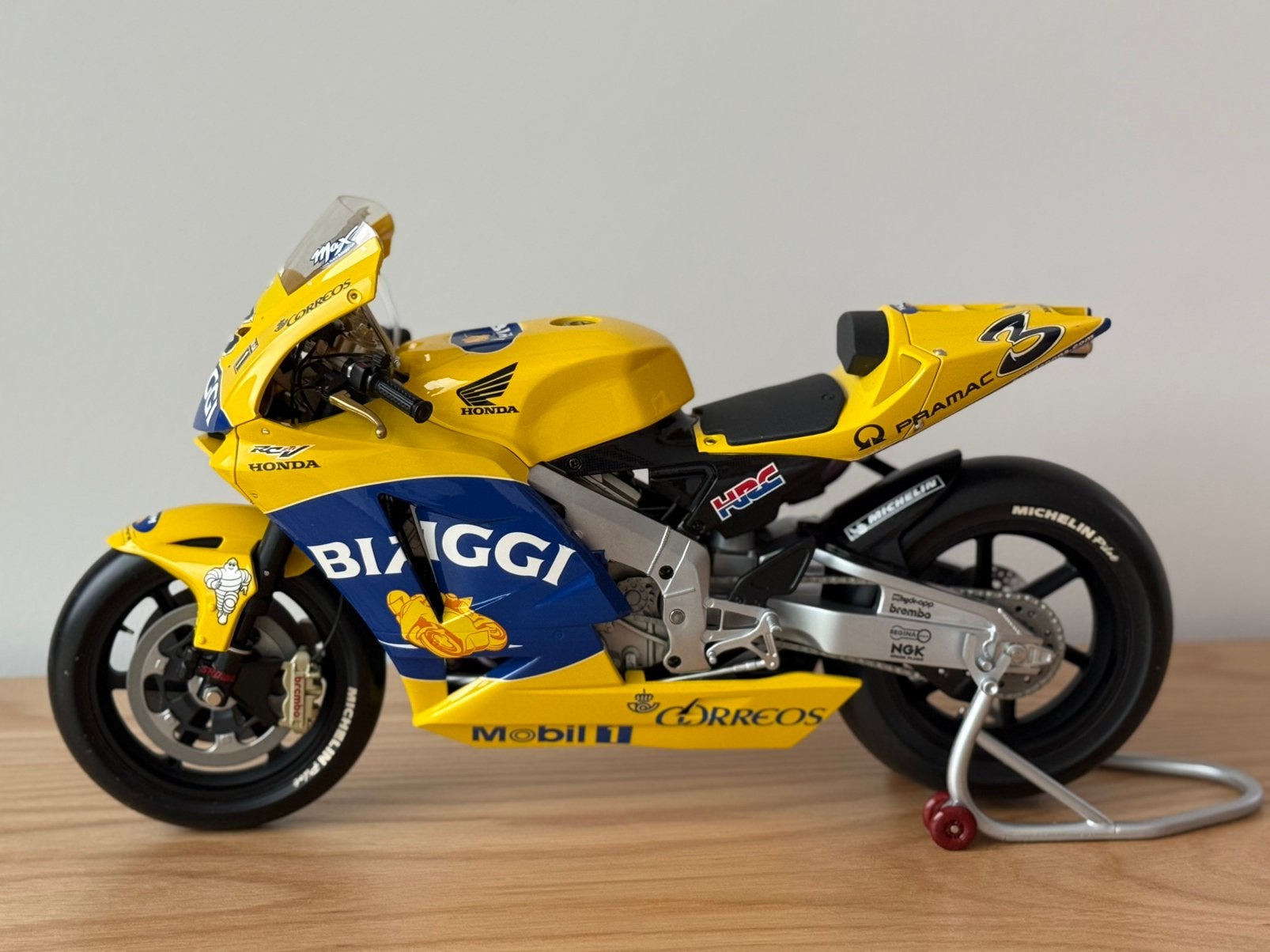 Minichamps Honda RC 211V Team Camel Pramac Pons Max Biaggi, Ophalen, Zo goed als nieuw, Motor