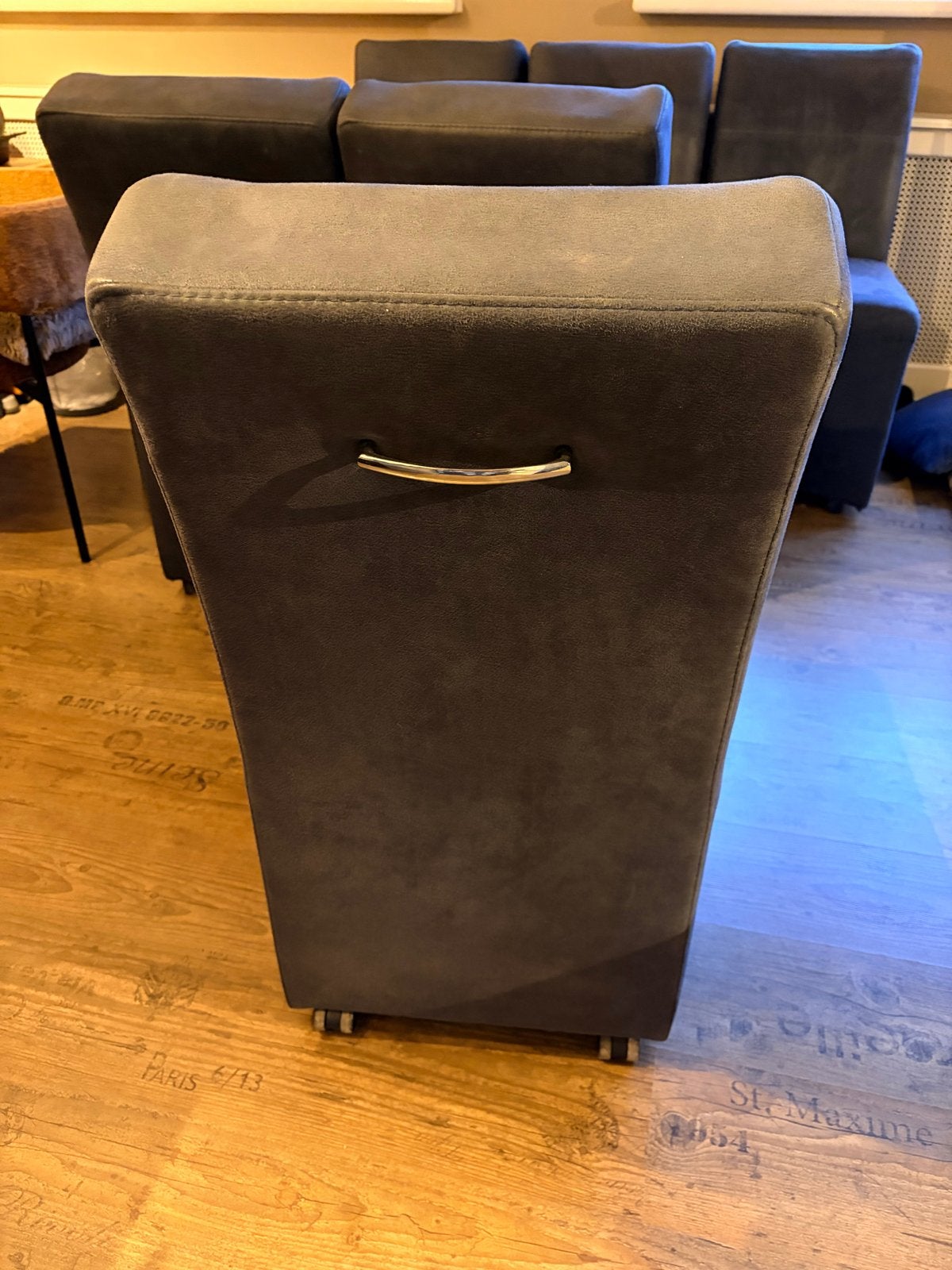 Elegante eetkamerstoelen met wieltjes - 6 stuks, Ophalen, Gebruikt, Blauw, Stof