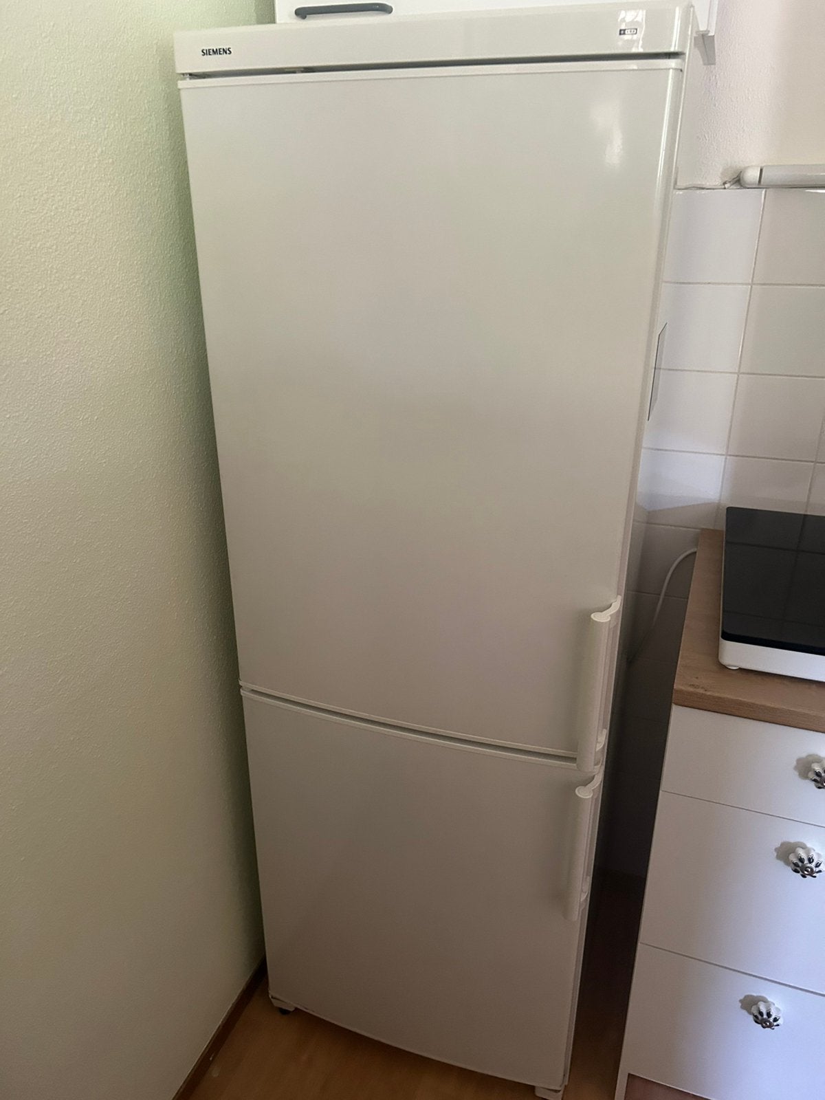 Siemens koel/vriescombinatie, Witgoed en Apparatuur, Koelkasten en IJskasten, Zo goed als nieuw, Met aparte vriezer, 200 liter of meer