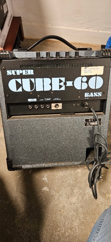 Gitaarversterker Roland super cube-60 bass, Muziek en Instrumenten, Ophalen, Gebruikt, Basgitaar, 50 tot 100 watt