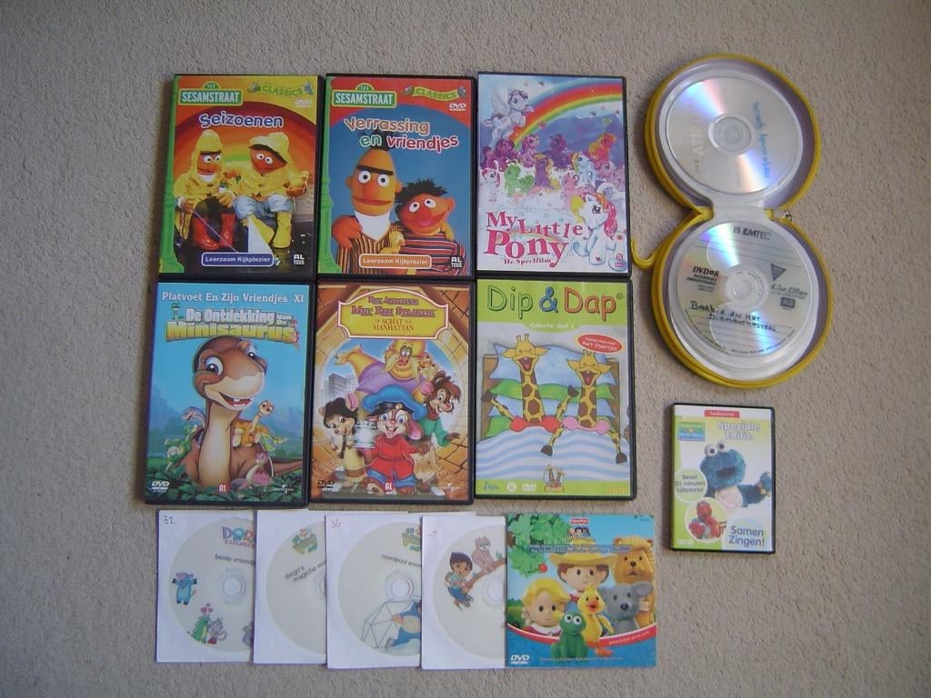 32 x DVD voor kinderen met opbergblik, Alle leeftijden, Ophalen of Verzenden, Gebruikt, Tv fictie
