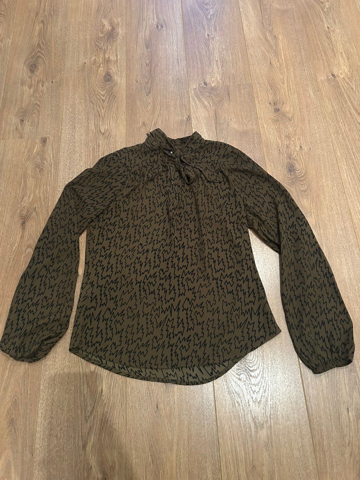 Blouse met strik Eksept (Shoeby) maat XS, Kleding | Dames, Blouses en Tunieken, Ophalen of Verzenden, Zo goed als nieuw, Maat 34 (XS) of kleiner