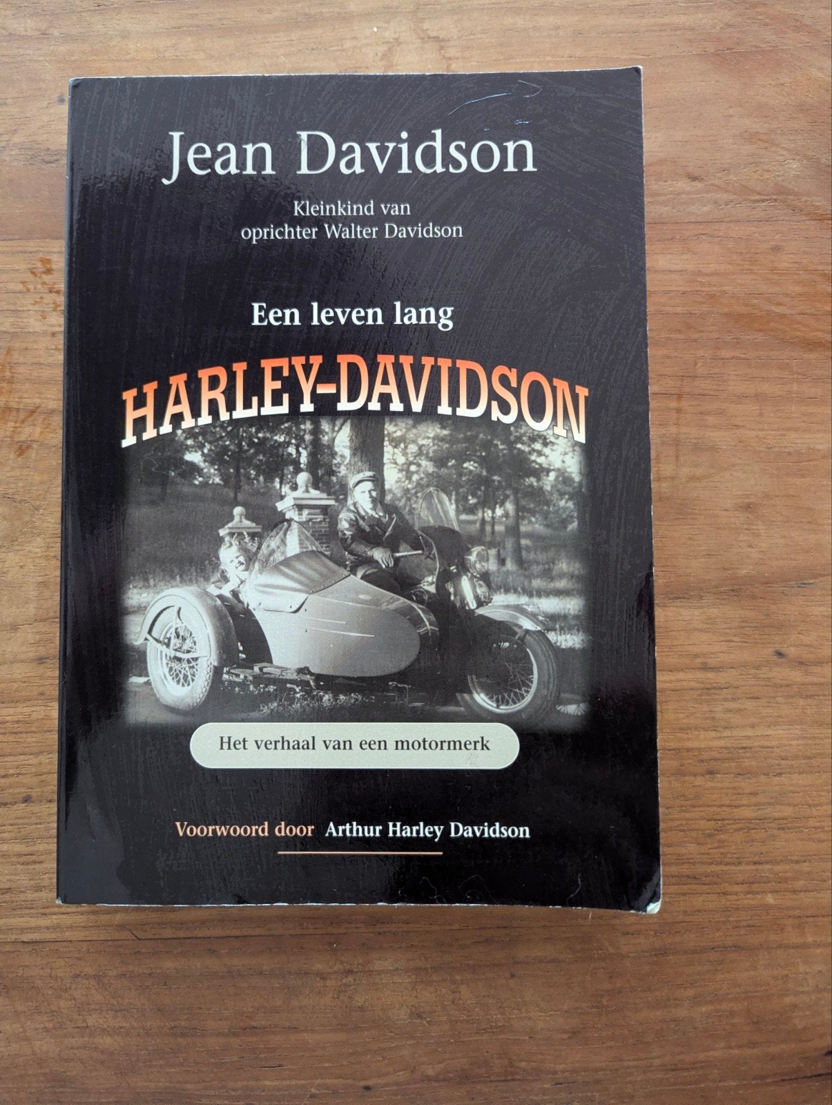 J. Davidson - Een leven lang Harley-Davidson, Ophalen of Verzenden, Gelezen, J. Davidson
