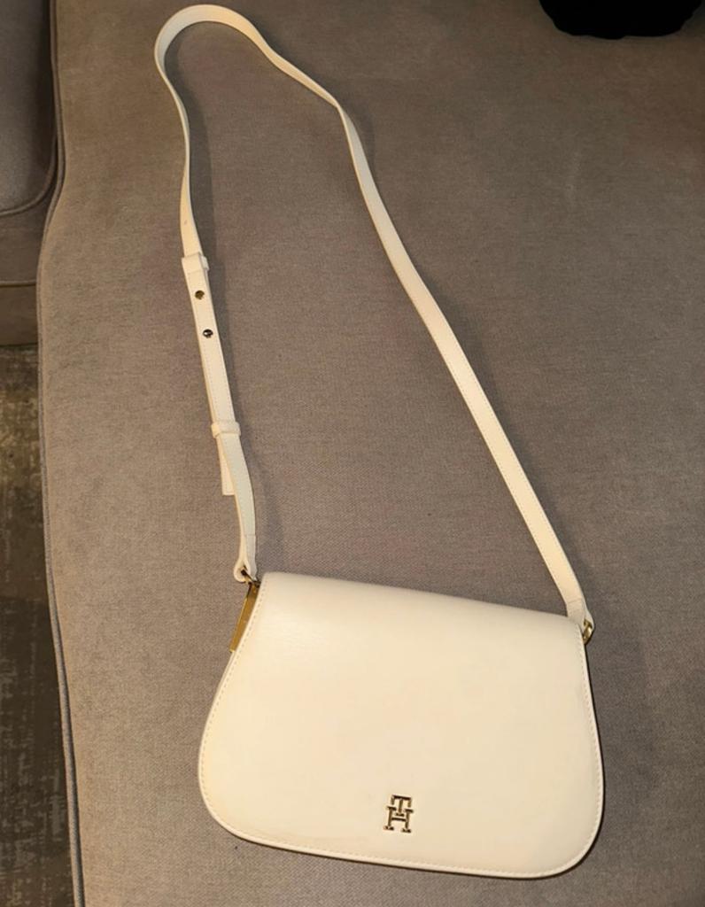 Tommy Hilfiger dames tas, Ophalen of Verzenden, Zo goed als nieuw, Beige, Handtas