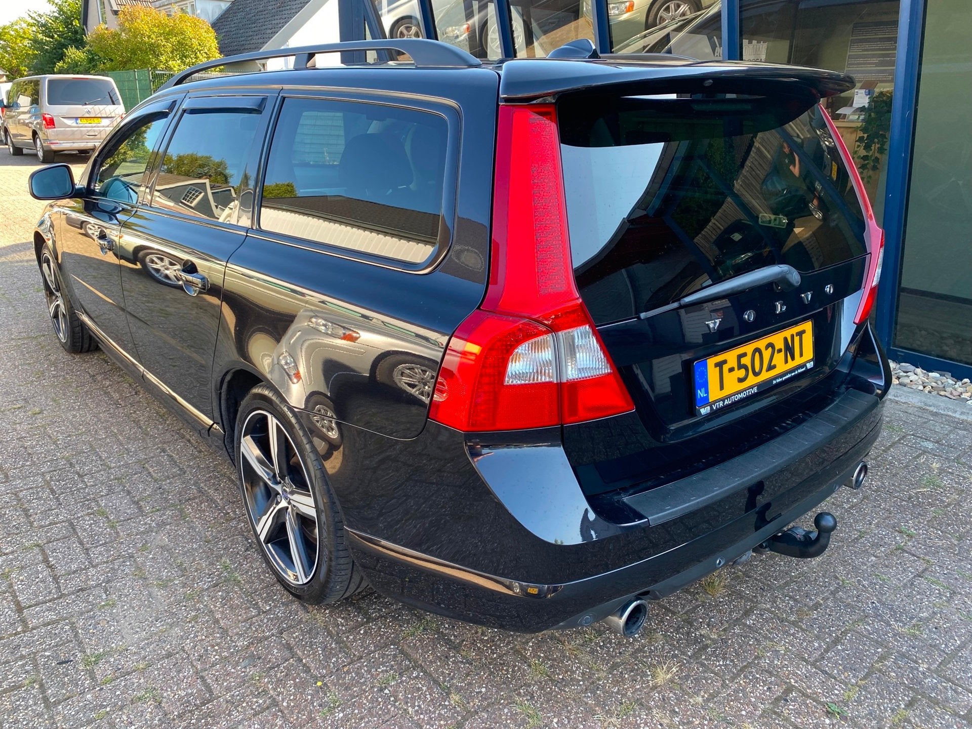 Volvo V70 2.5FT R-Design 230PK LEER / XENON / PDC / TREKHAAK, Auto's, Volvo, Gebruikt, Zwart, Handgeschakeld, Automatische klimaatregeling