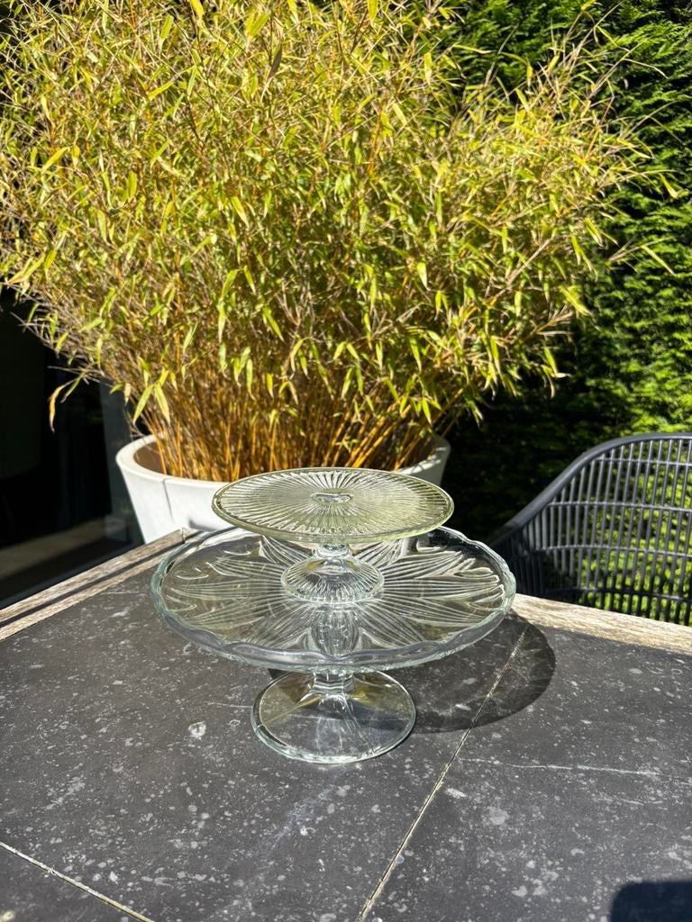 Taartplateau’s bewerkt glas,vintage,zgan, Ophalen of Verzenden, Zo goed als nieuw