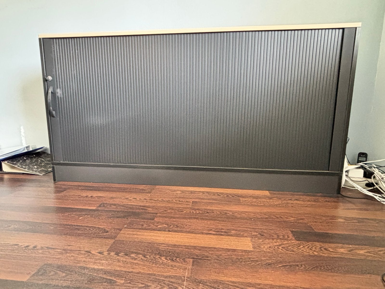 Opbergkast met roldeur en houten blad, Huis en Inrichting, Kasten | Roldeurkasten en Archiefkasten, Ophalen, Gebruikt, 150 tot 200 cm