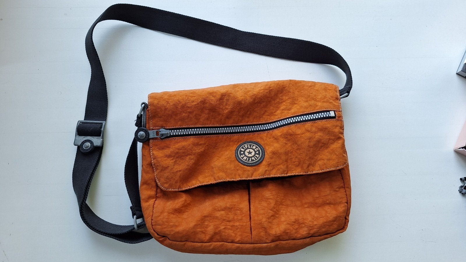 Kipling Schoudertasje Oranje - 22x34x9 cm, Ophalen of Verzenden, Zo goed als nieuw, Oranje, Overige typen