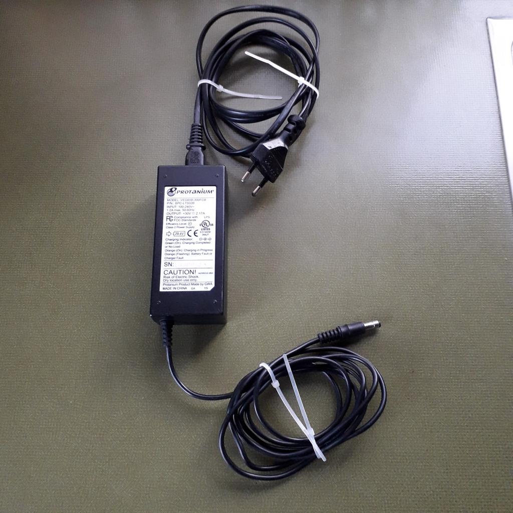 Fiets lader model VEG65B-300FCB LION PROTANIUM ACCU'S, Fietsen en Brommers, Fietsaccessoires | Fietsaccu's, Ophalen, Gebruikt