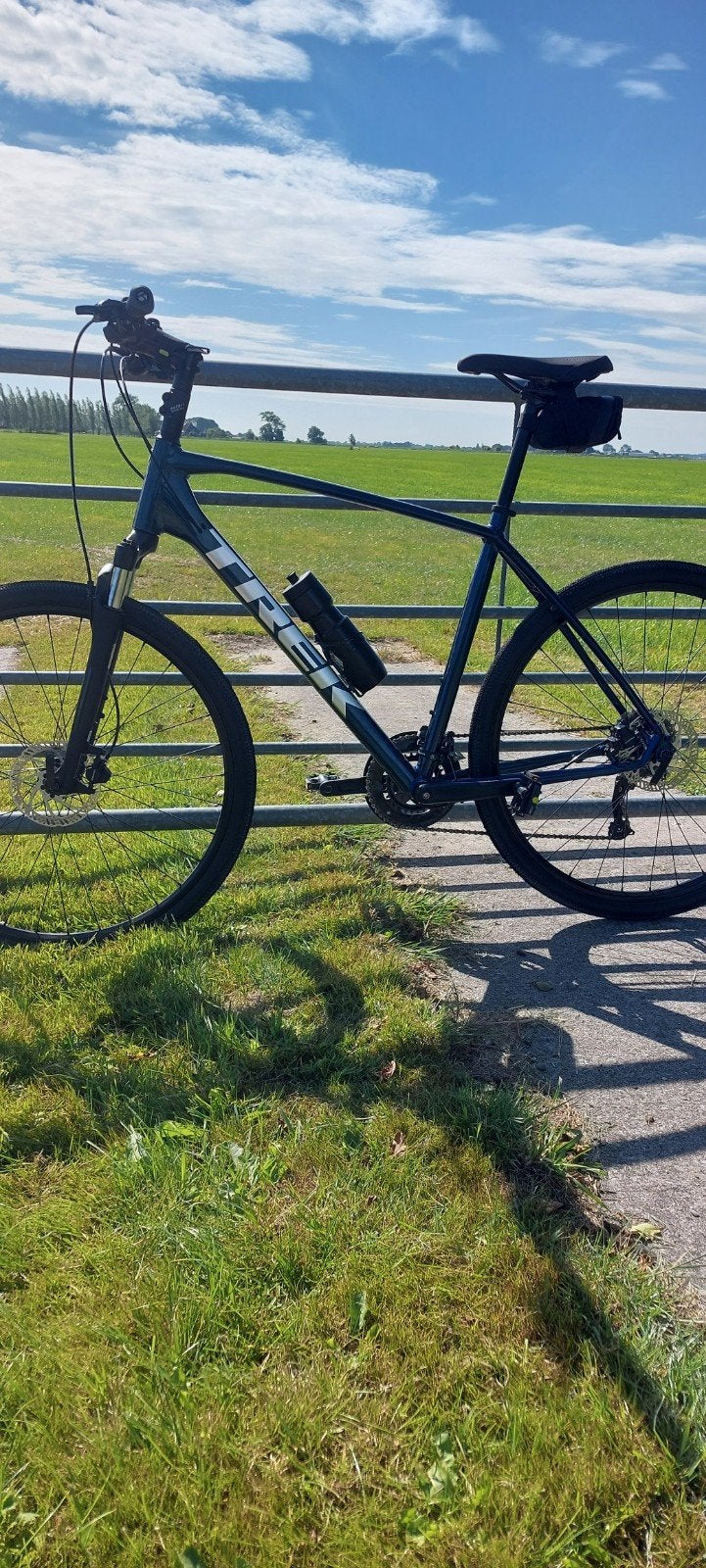 Trek Dual Sport 2 Hybride Fiets - Zo goed als nieuw, Fietsen en Brommers, 28 inch, Vering, Zo goed als nieuw, Meer dan 20 versnellingen