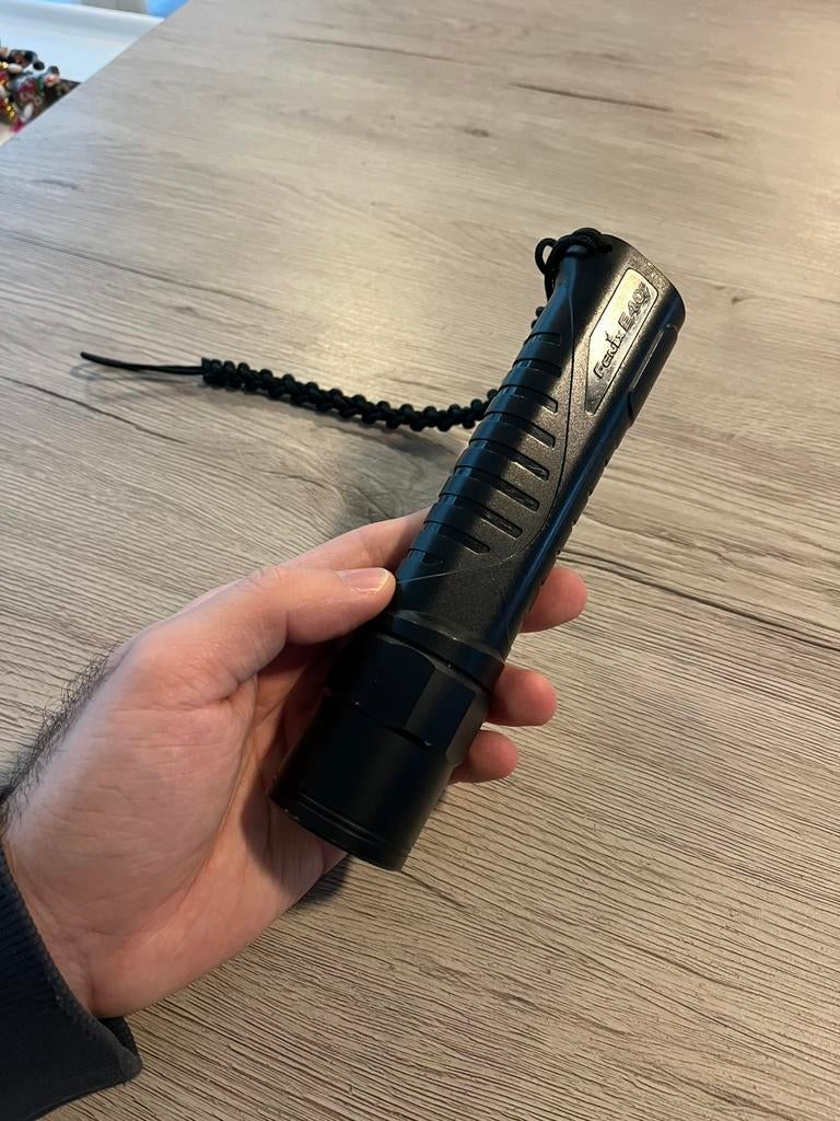 Fenix E40 zaklamp - Krachtig verstraler, Ophalen of Verzenden, Zo goed als nieuw, Batterij