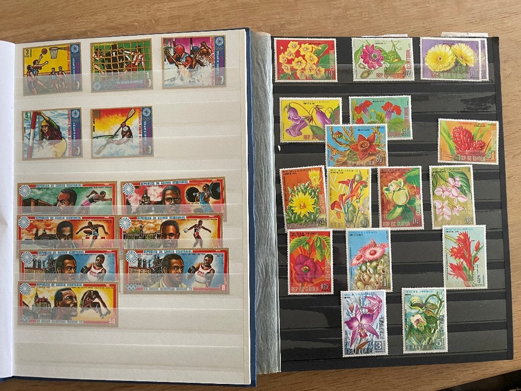 Postzegels De Guinea Equatorial 2 albums 36blz., Ophalen of Verzenden, Buitenland