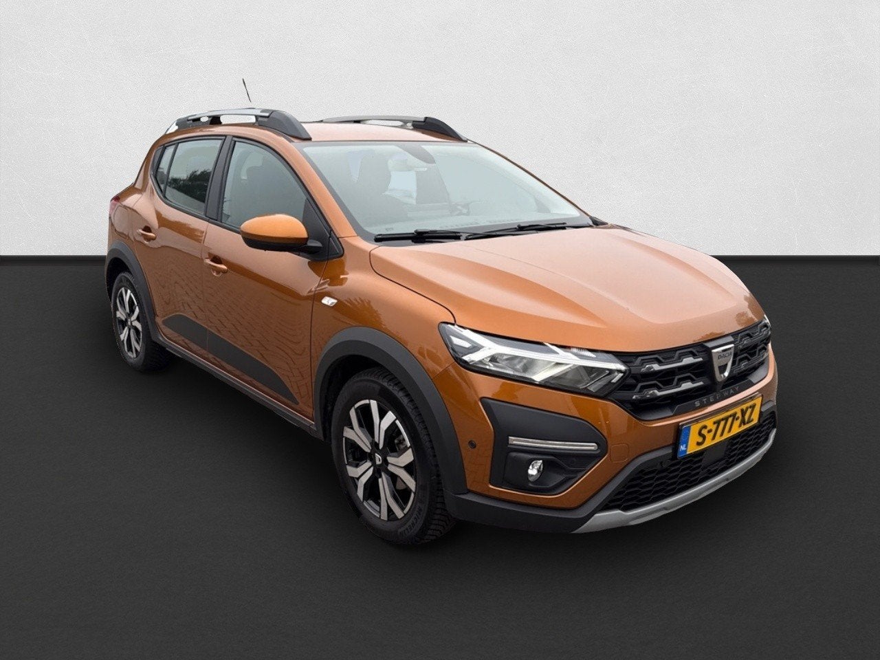 Dacia Sandero Stepway 1.0 TCe 90 Comfort TREKHAAK / CAMERA /, Auto's, Dacia, Voorwielaandrijving, Stof, Gebruikt, Euro 6