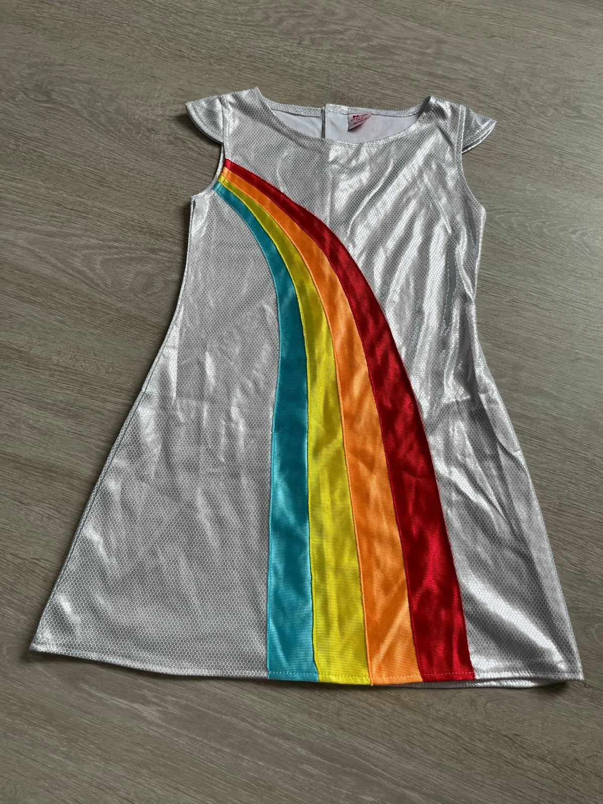 Zilveren regenboogjurk voor kinderen K3 maat 134 (6-8 jaar), Ophalen, Gebruikt, 134 t/m 140, Meisje