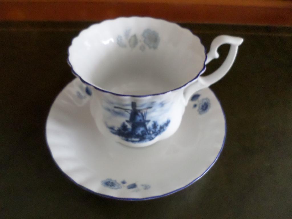 Mooi Delftsblauw Kop en Schotel, Ophalen of Verzenden