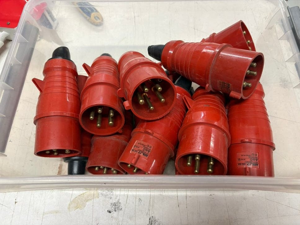 13 Stuks. 380 volt krachtstroom stekkers. 32 Amp. 5 polig, Overige merken, Gebruikt, Ophalen of Verzenden, X
