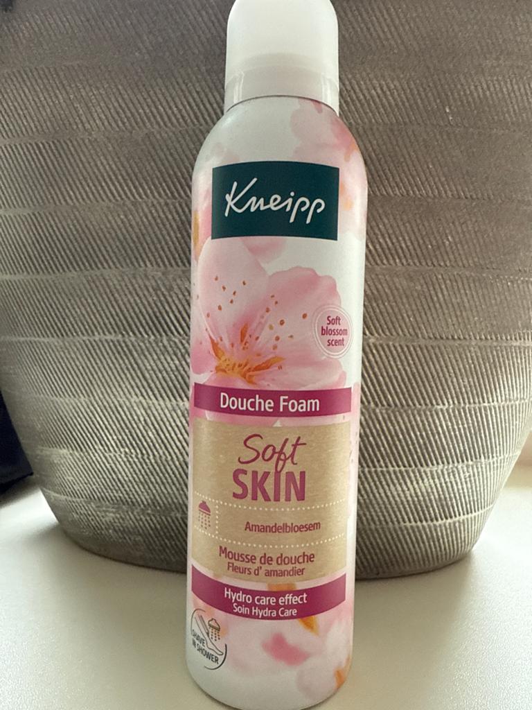 Kneipp Douche Foam Soft Skin Amandelbloesem, Ophalen of Verzenden, Zo goed als nieuw, Bad & Douche