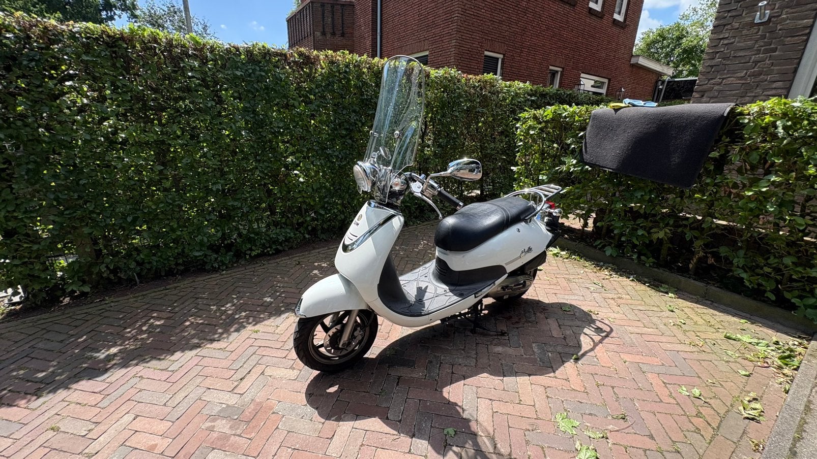 Witte Sym cello Scooter met Slot, Ketting en Afdekzeil, Ophalen, Allo, Zo goed als nieuw, Benzine