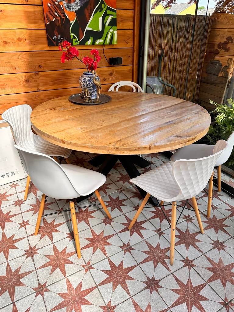 Industriële ronde eettafel mangohout 150cm + 5 witte stoelen, Huis en Inrichting, Tafels | Statafels, Ophalen, Zo goed als nieuw