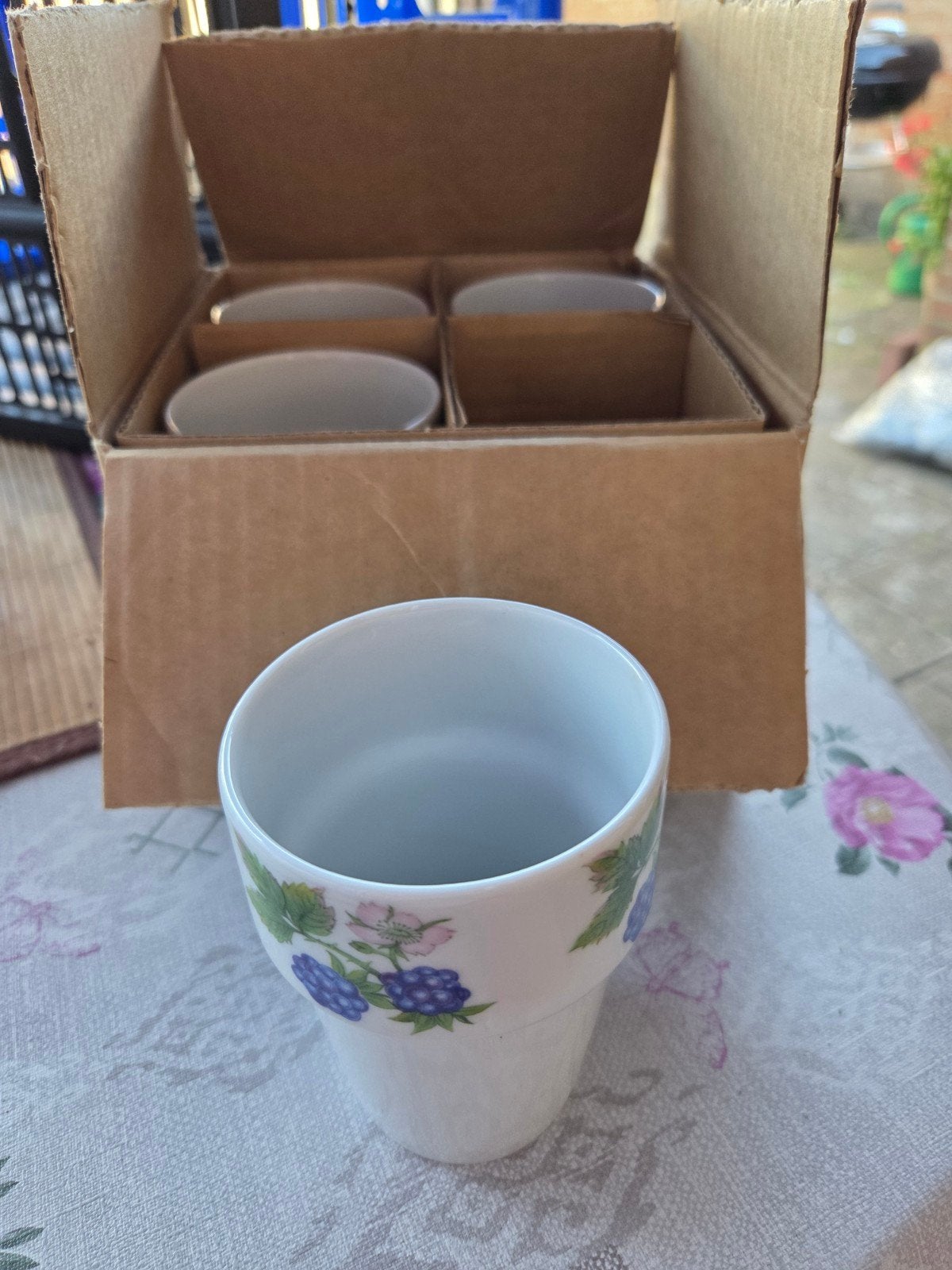 Set van 4 Original Bohemia melk mokken met bessen decor, Ophalen