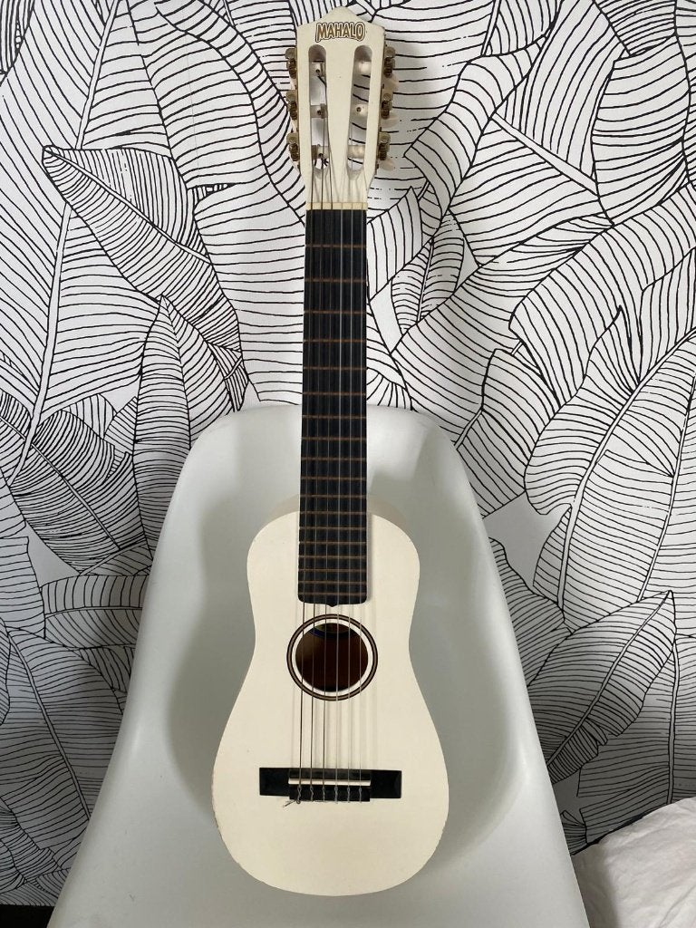 Mahalo UNG-30 Guitalele (6-snarige Reisgitaar Ukelele) - Wit, Ophalen, Gebruikt