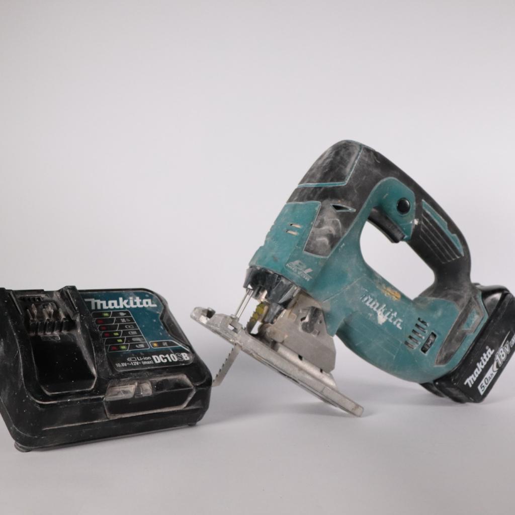 Makita DJV182 Decoupeerzaag + Accu En Lader - Nette Staat, Doe-het-zelf en Verbouw, Gereedschap | Zaagmachines, Gebruikt