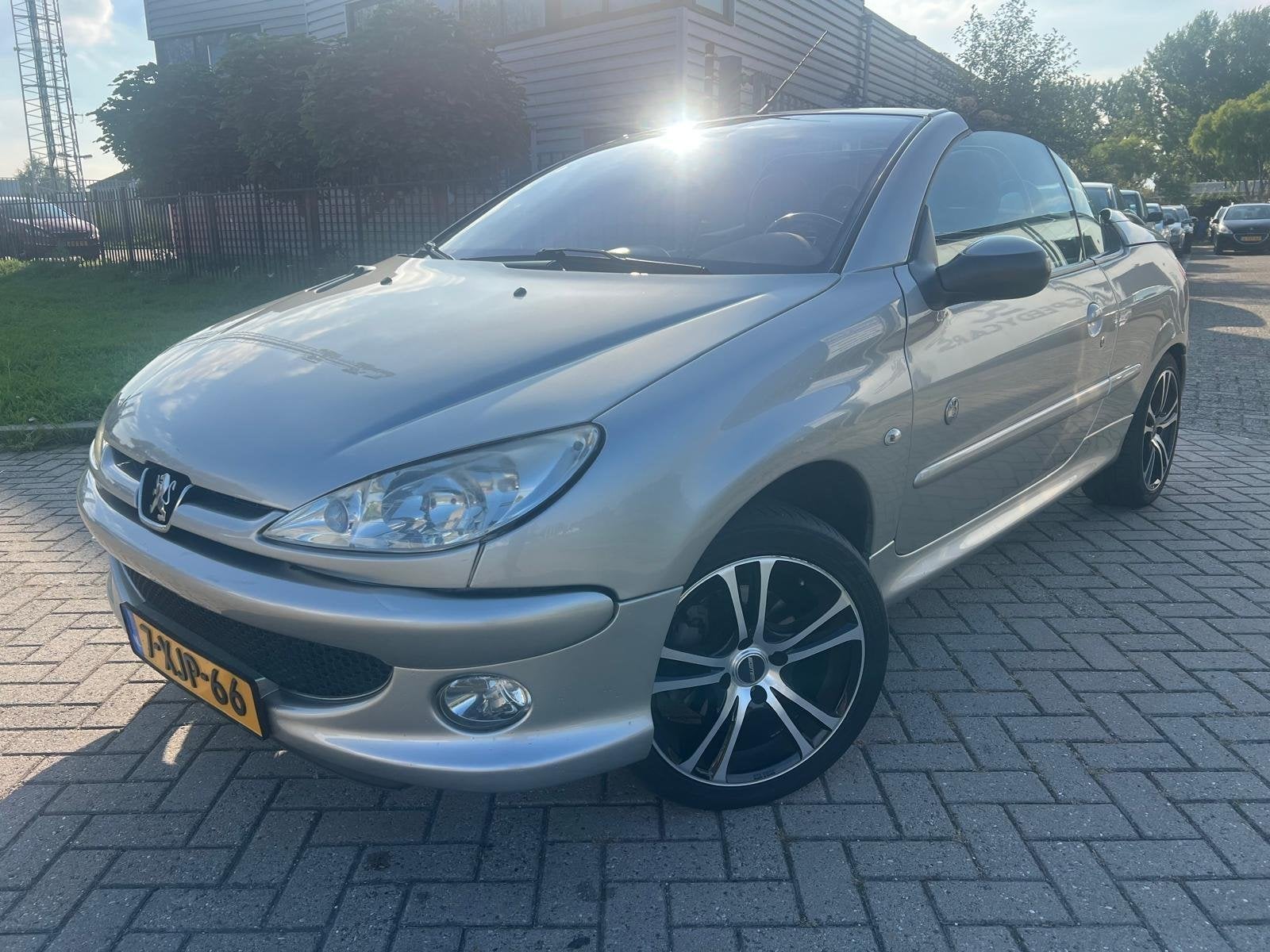Peugeot 206 CC 1.6-16V Roland Garros Leer Trekhaak Stoelverw, Auto's, Voorwielaandrijving, Gebruikt, 4 cilinders, Cabriolet