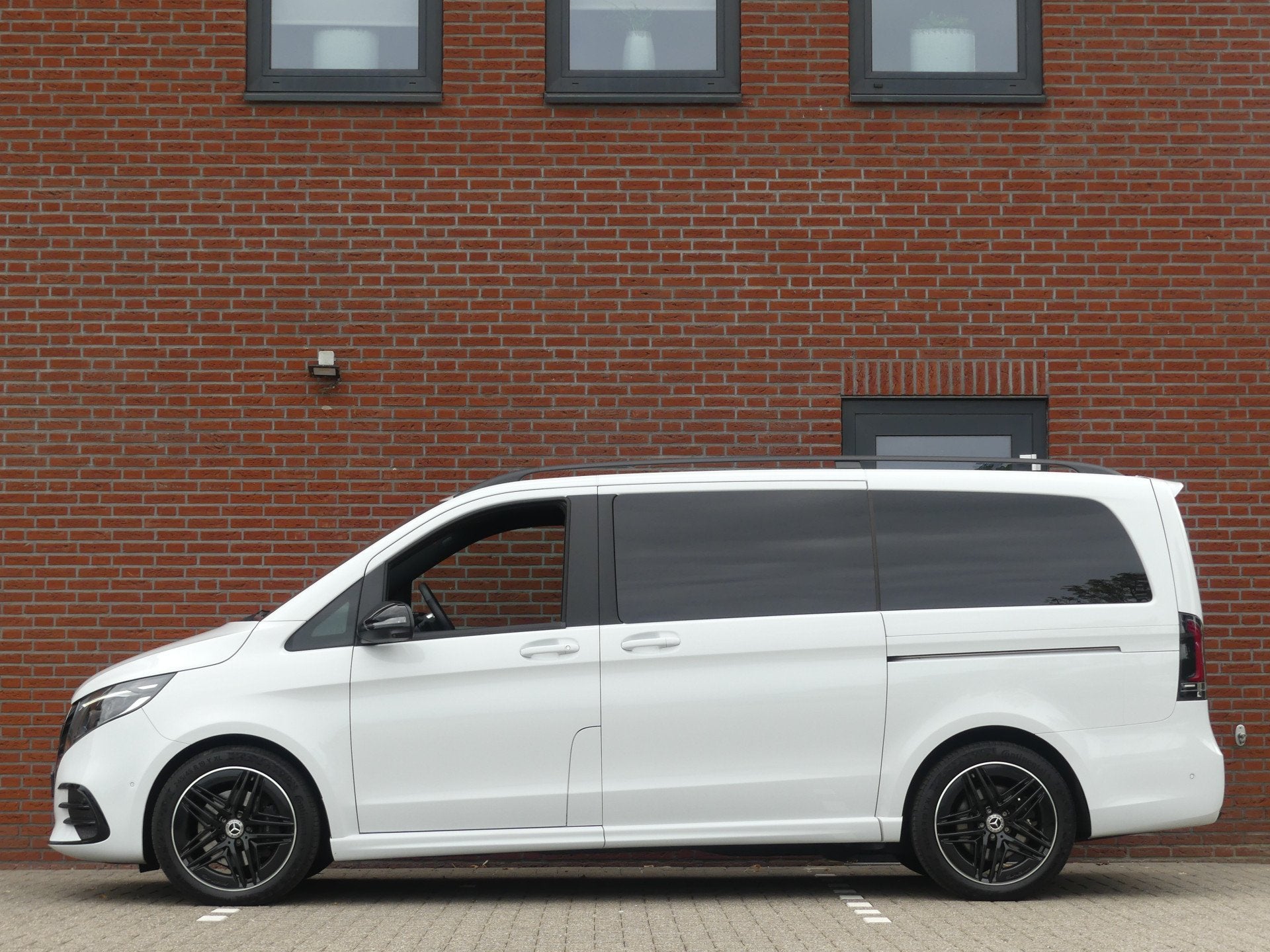 Mercedes-Benz V-Klasse 220D Lang Dubbel Cabine LED/LEER/Trek, Auto's, Automaat, Dealer onderhouden, Achterwielaandrijving, Gebruikt