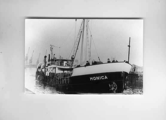 scheepvaart-foto-monica-3x, Ophalen of Verzenden, Zo goed als nieuw, Motorboot, Boek of Tijdschrift