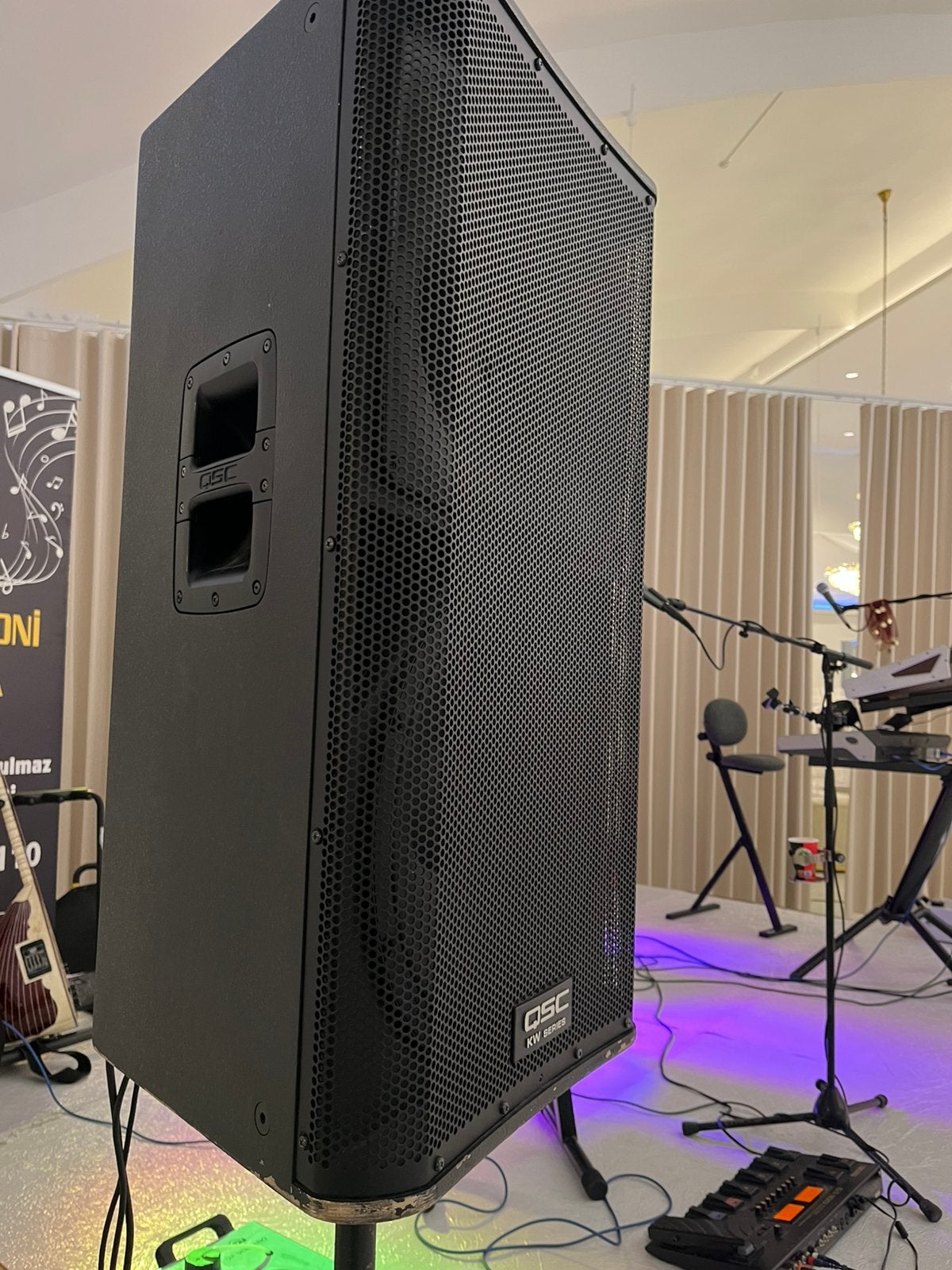 2x QSC KW 152 ACTIEVE 15 INCH 1000W + KW181sub+KW 122 + K12, Ophalen, Zo goed als nieuw, Minder dan 500 watt