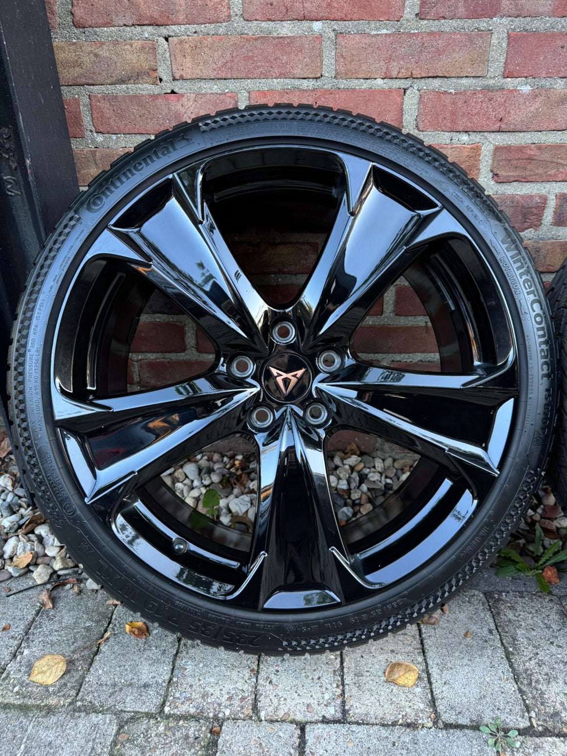19” INCH Seat Leon Cupra winterset zwart Continental, 19 inch, Banden en Velgen, 235 mm, Personenwagen