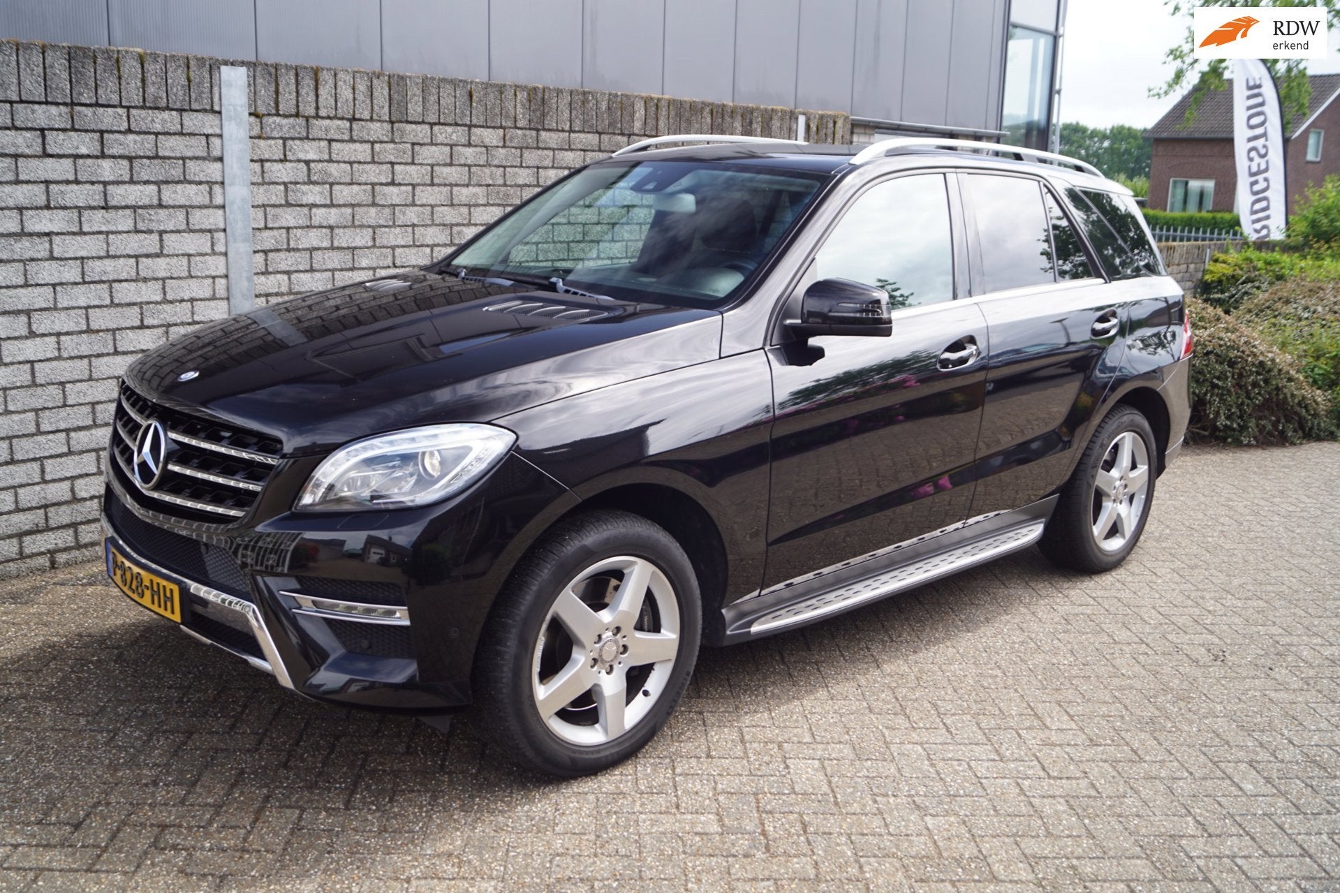Mercedes-Benz M-klasse 500 4 Matic Autom Leder Sportst Stoel, Auto's, Euro 5, Gebruikt, 138 €/maand, 2135 kg