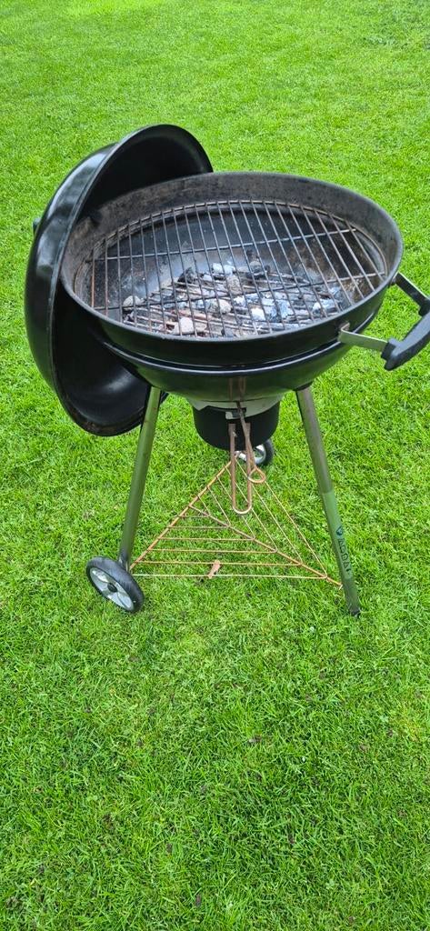 Gebruikte BBQ met thermometer en wielen, Ophalen of Verzenden, Gebruikt, Onbekend