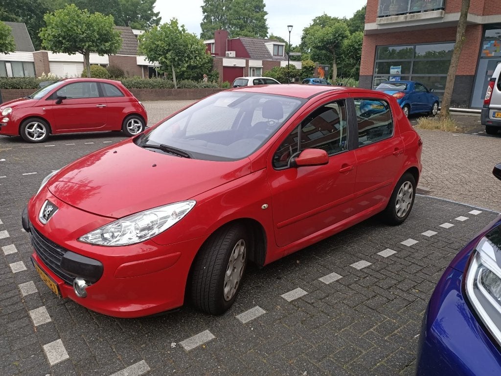 Peugeot 307 1.6 16V 5DR 2006 Rood NIEUWE APK, Voorwielaandrijving, 4 cilinders, 635 kg, Trekhaak