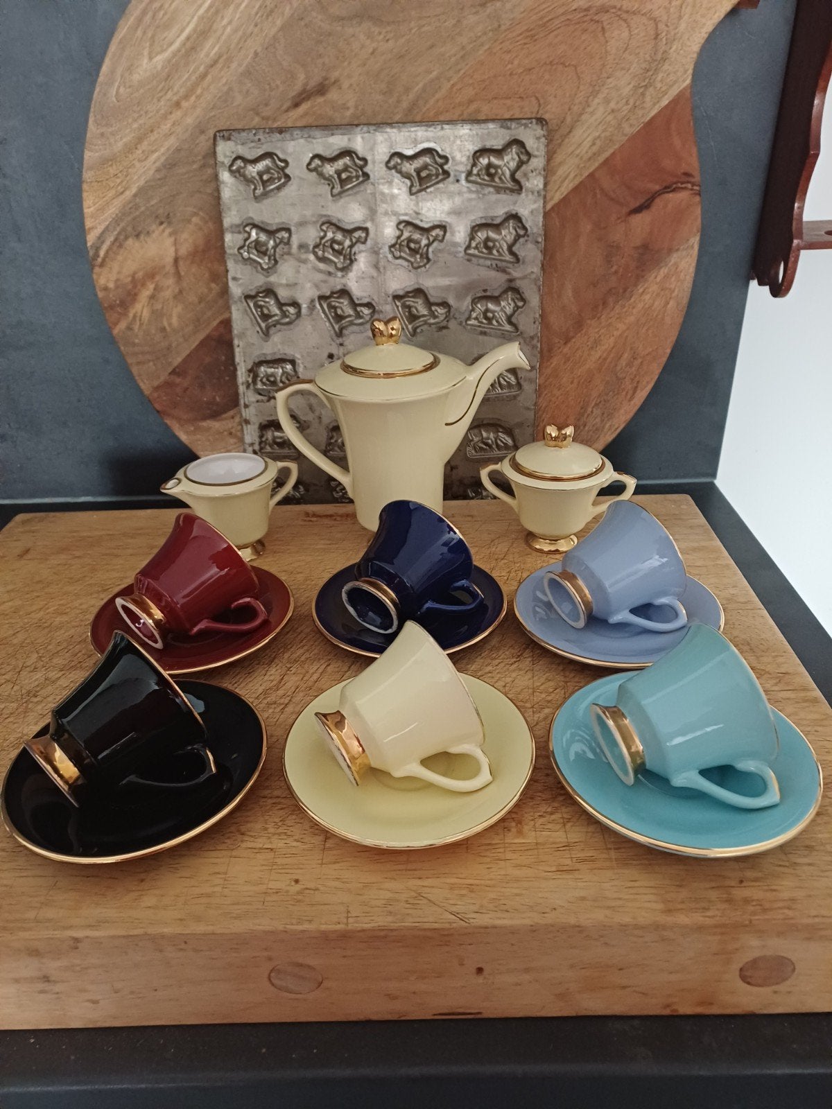 Prachtig Mocca Espresso servies van Boch in mooie kleuren, Antiek en Kunst, Verzenden