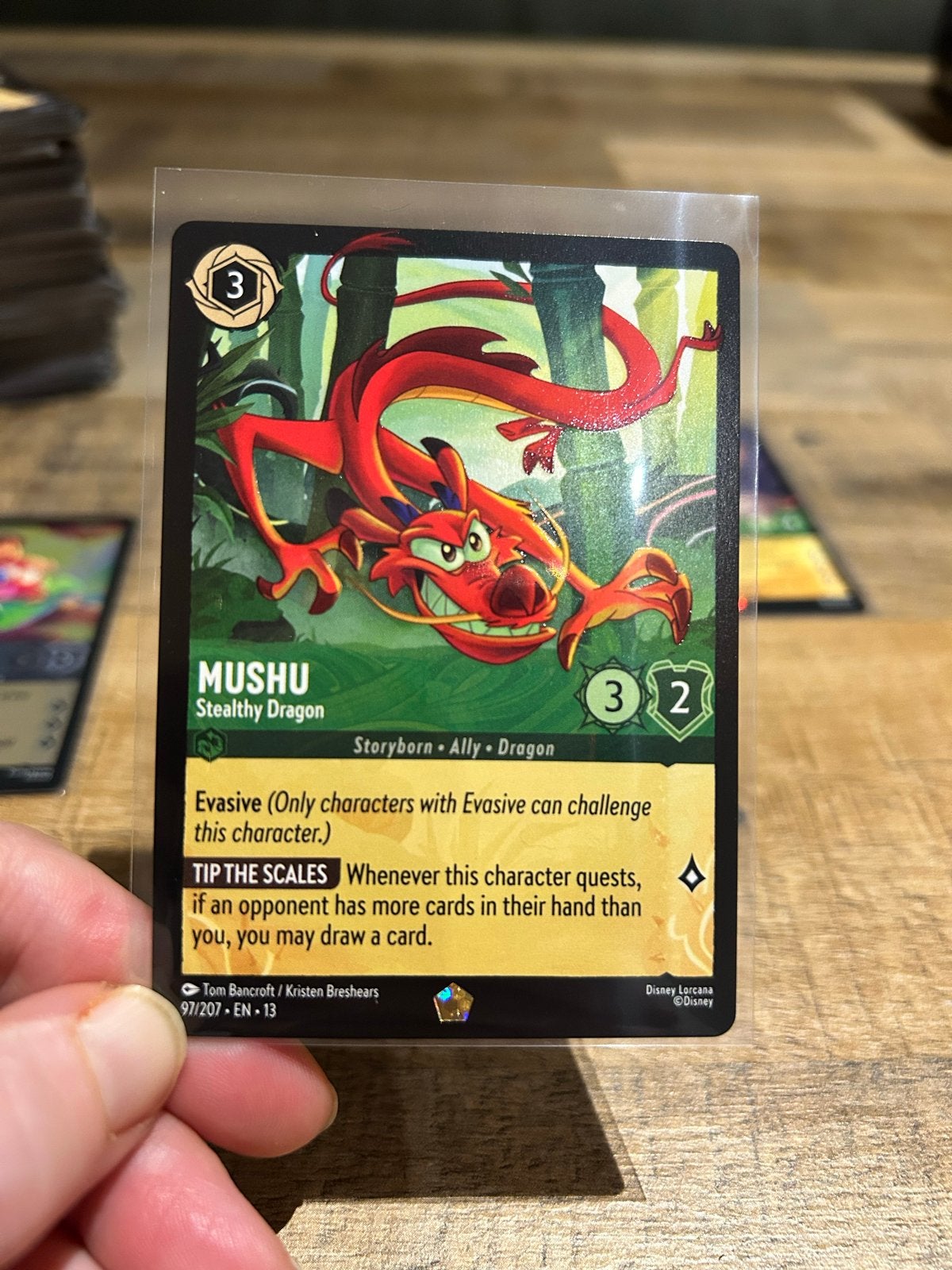 Mushu Stealthy Dragon Disney Lorcana Kaart 97/207, Ophalen of Verzenden, Zo goed als nieuw, Losse kaart