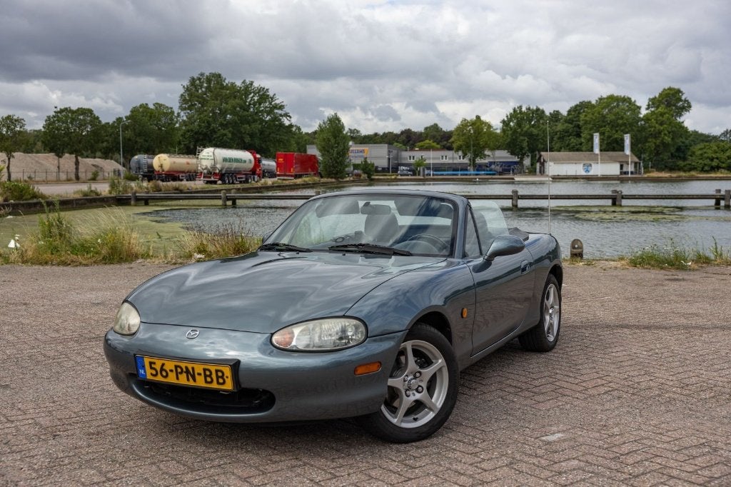 Mazda MX-5 1.6 I 1998 Grijs, 40 €/maand, Zwart, 4 cilinders, Cabriolet