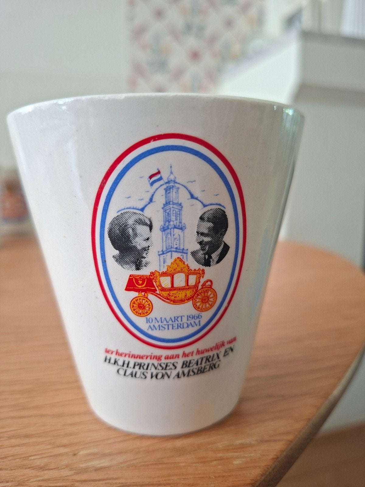 Herinneringsbeker Huwelijk Beatrix en Claus 1966, Ophalen of Verzenden, Servies