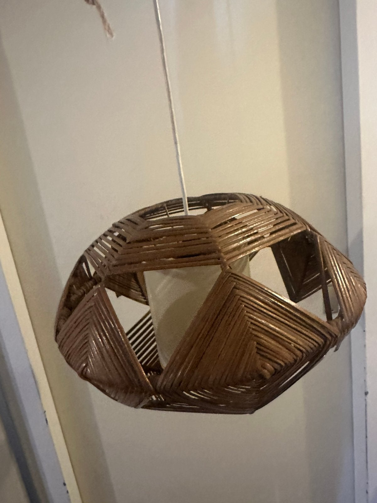 Vintage rotan hanglamp. Strak design, Gebruikt, Rond, Ophalen of Verzenden, X