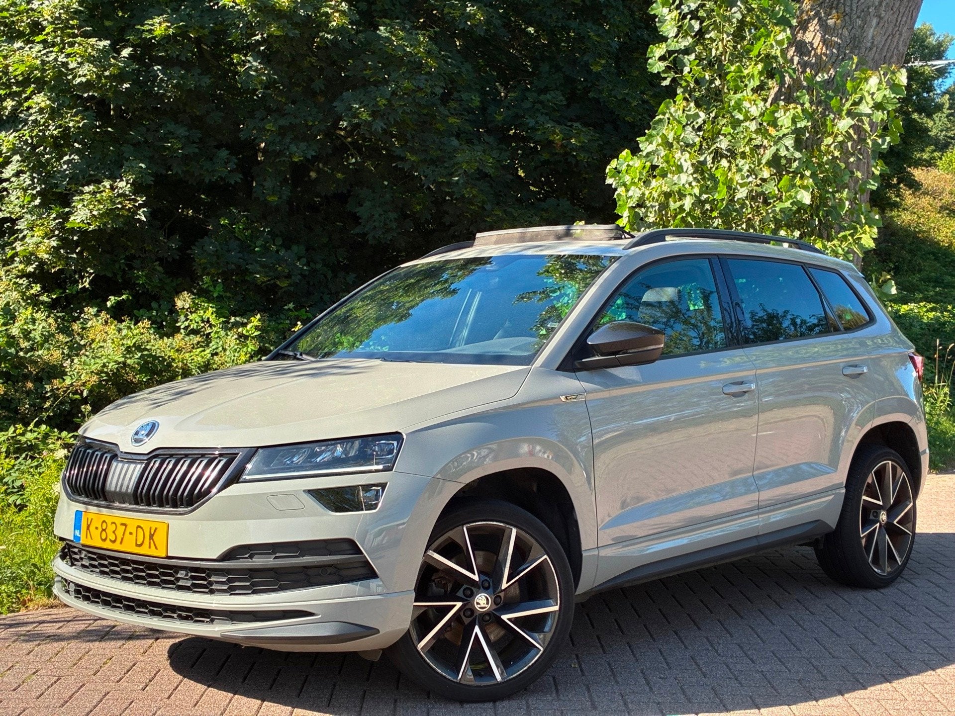 Skoda Karoq 1.5 TSI ACT Sportline Business PANO VIRTUAL, Auto's, 4 cilinders, 150 pk, Bedrijf, 690 kg