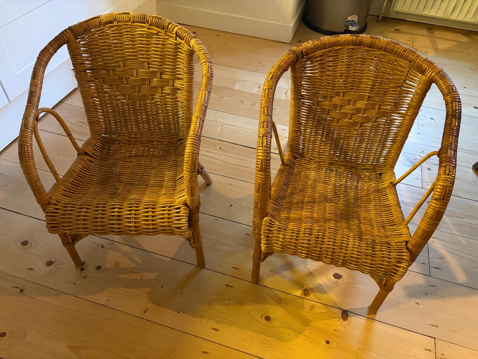 Set van 2 rotan kinderstoeltjes, 54 cm hoog, Kinderen en Baby's, Kinderkamer | Tafels en Stoelen, Ophalen of Verzenden, Gebruikt