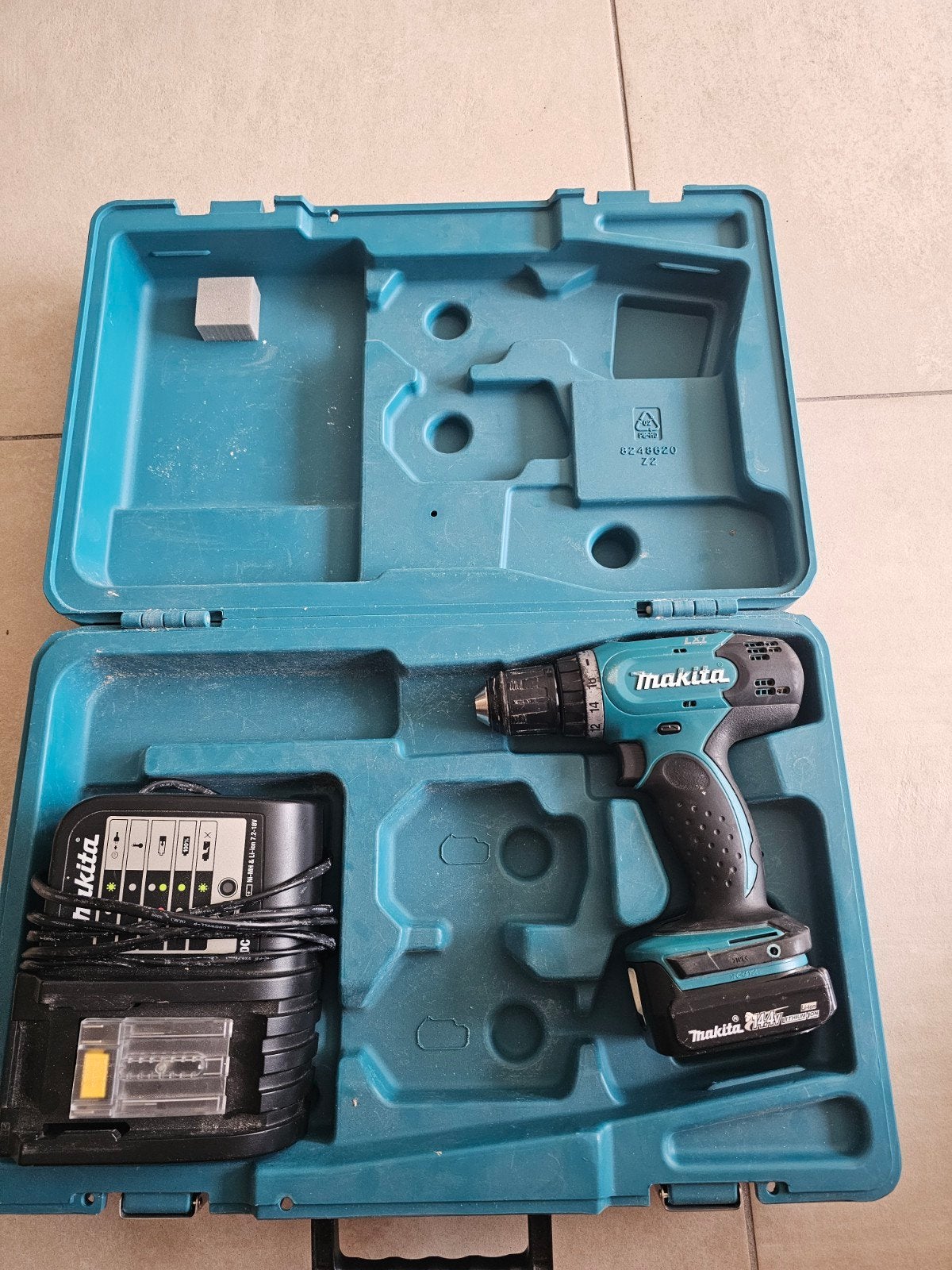 Makita BDF343 Accuboormachine met lader en koffer, Gebruikt, Variabele snelheid, Ophalen of Verzenden, Boor- en Schroefmachine
