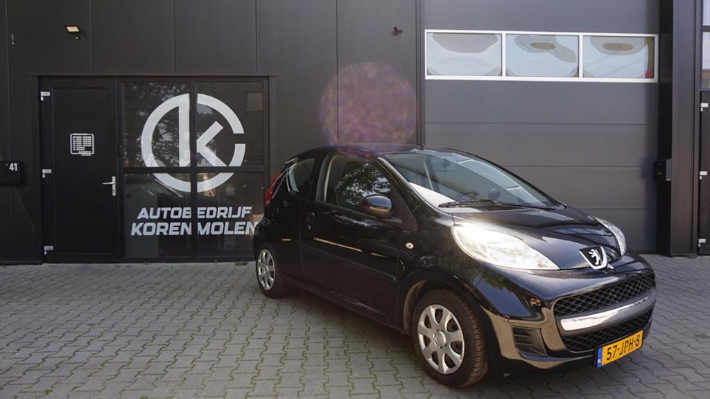 Peugeot 107 1.0 12V 3DR 2009 Zwart, Auto's, Voorwielaandrijving, Euro 5, Stof, Zwart