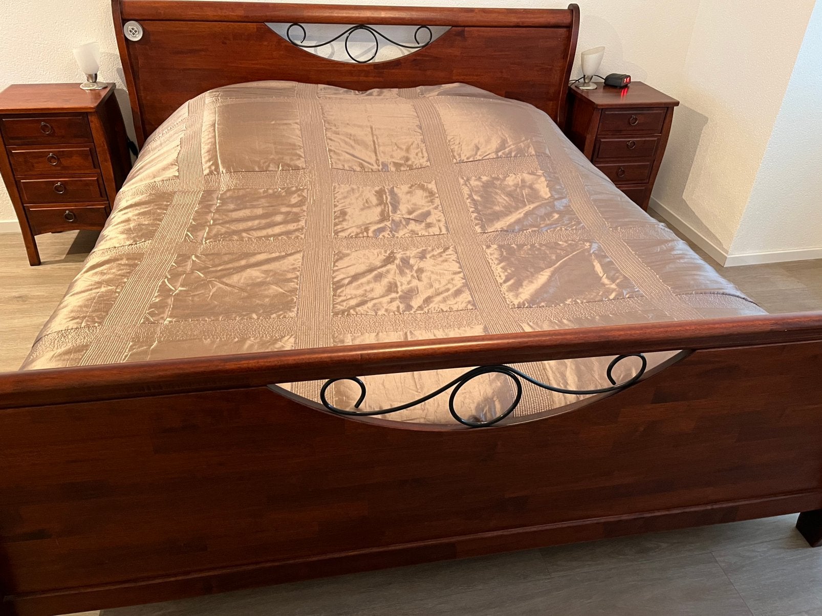 Slaapkamer bed 180/90-200 electr. lattenbodem 2x, Ophalen, Zo goed als nieuw, Tweepersoons