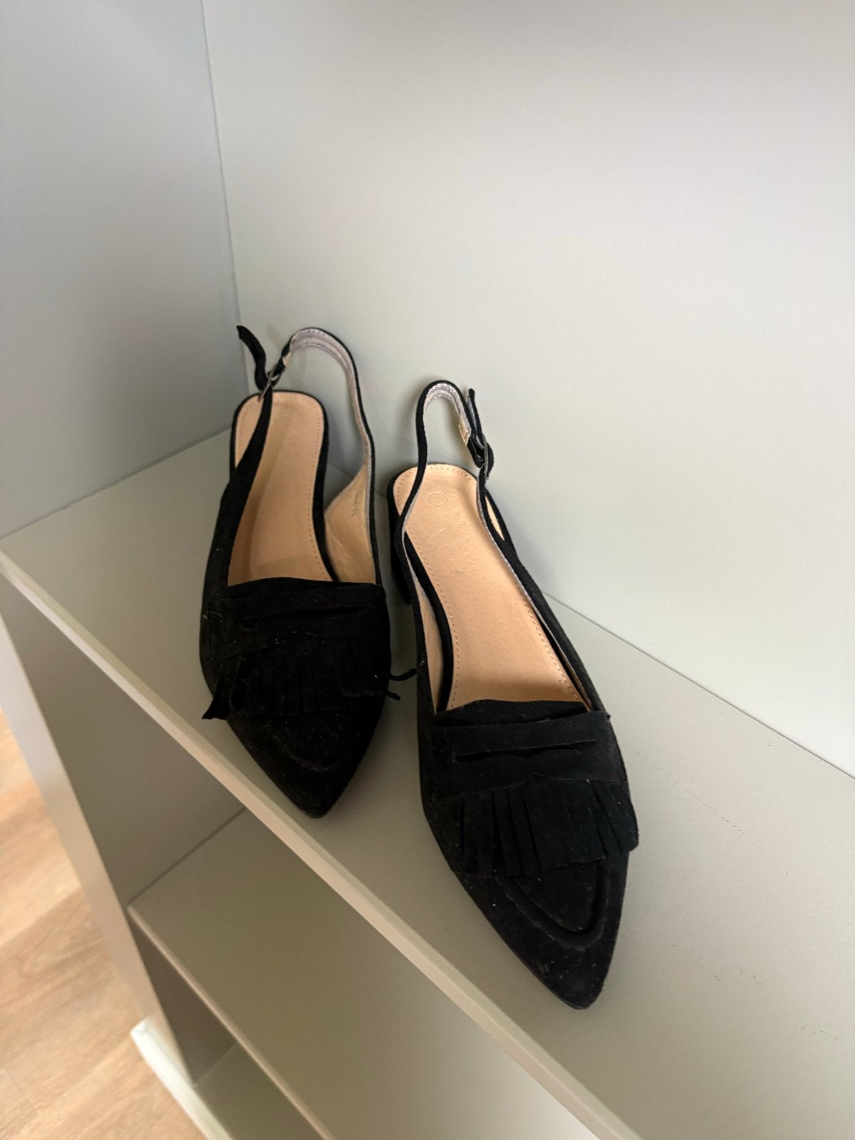 Zwarte suède pumps met lage hak - Maat 40, Ophalen of Verzenden, Zo goed als nieuw, Zwart, Schoenen met lage hakken