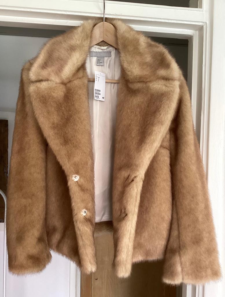 Korte bontjas (imitatie) van H&M, nieuw met kaartje mt. 34, Ophalen of Verzenden, Nieuw, Maat 34 (XS) of kleiner