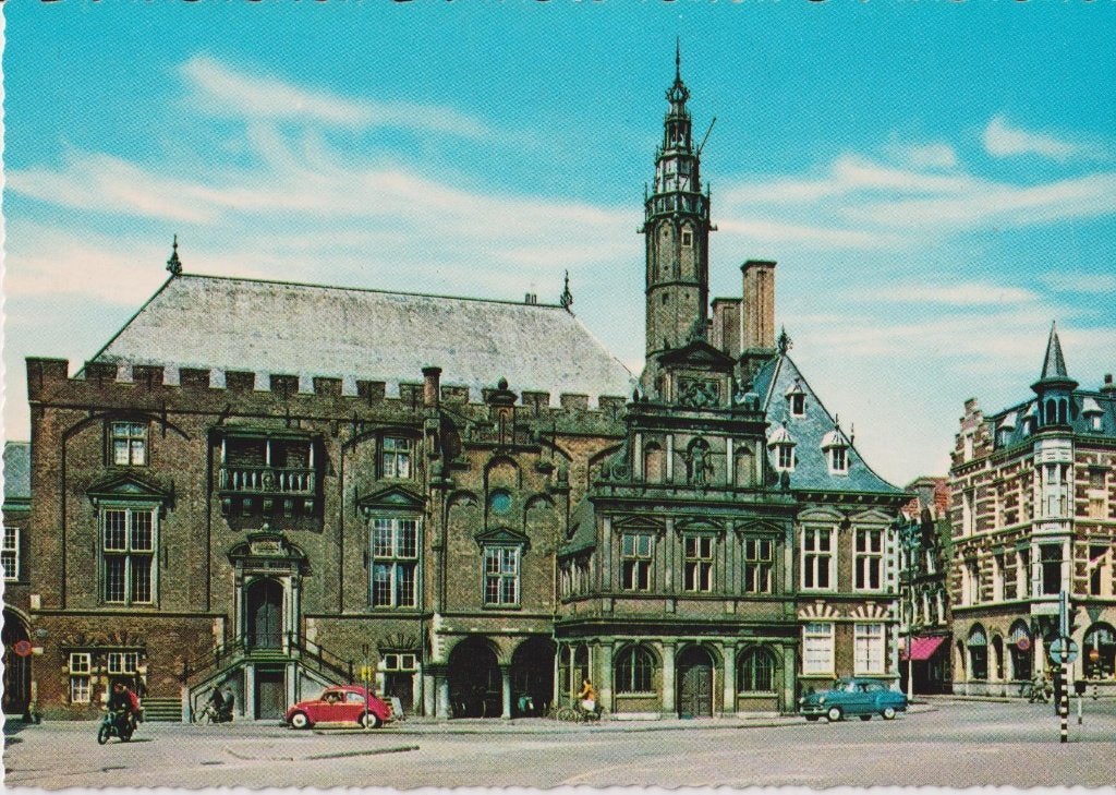 Haarlem, Stadhuis met auto's Opel Olympia Rekord, Ophalen of Verzenden, 1960 tot 1980, Ongelopen, Noord-Holland