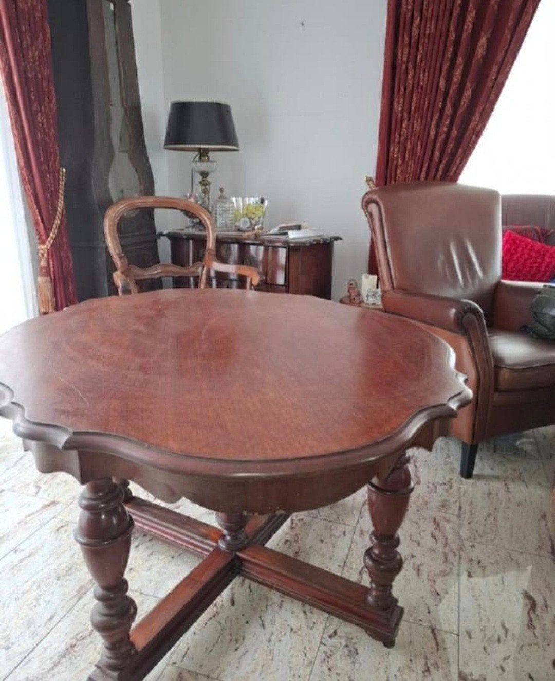 Opkoper gezocht antieke tafels, Ophalen